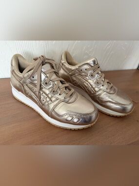 ASICS gel lyte III in Champagne, sz 6